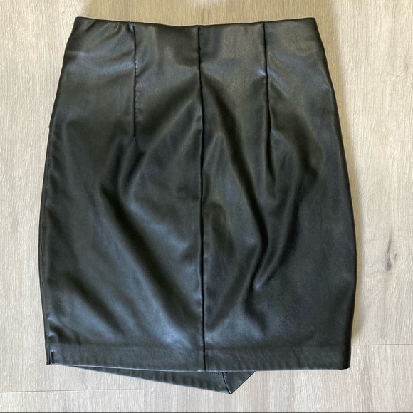Black leather skirt - Picture 2 of 2